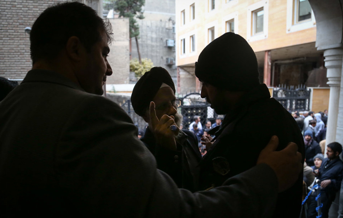 (تصاویر) ازدحام زائران مقابل سفارت عراق