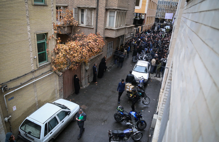 (تصاویر) ازدحام زائران مقابل سفارت عراق